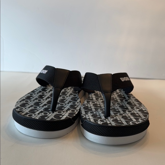 NWT Dior Black and White Flip-Flop Sandals - Picture 6 of 9